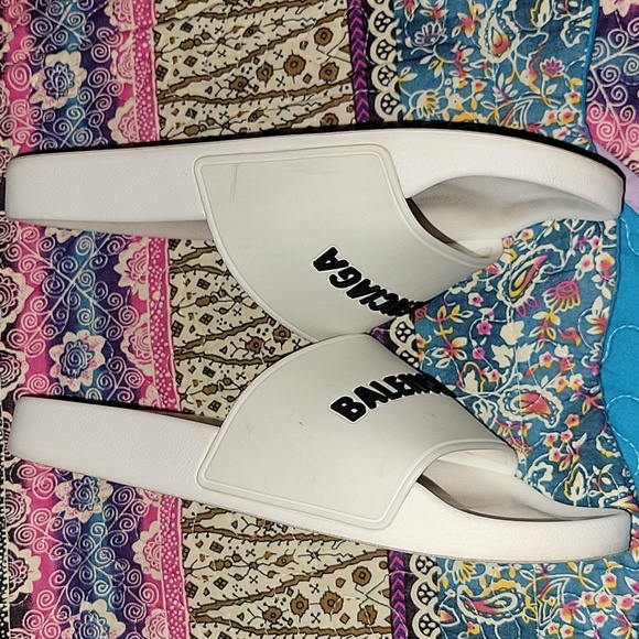 Balenciaga Pool Slides - Picture 5 of 9